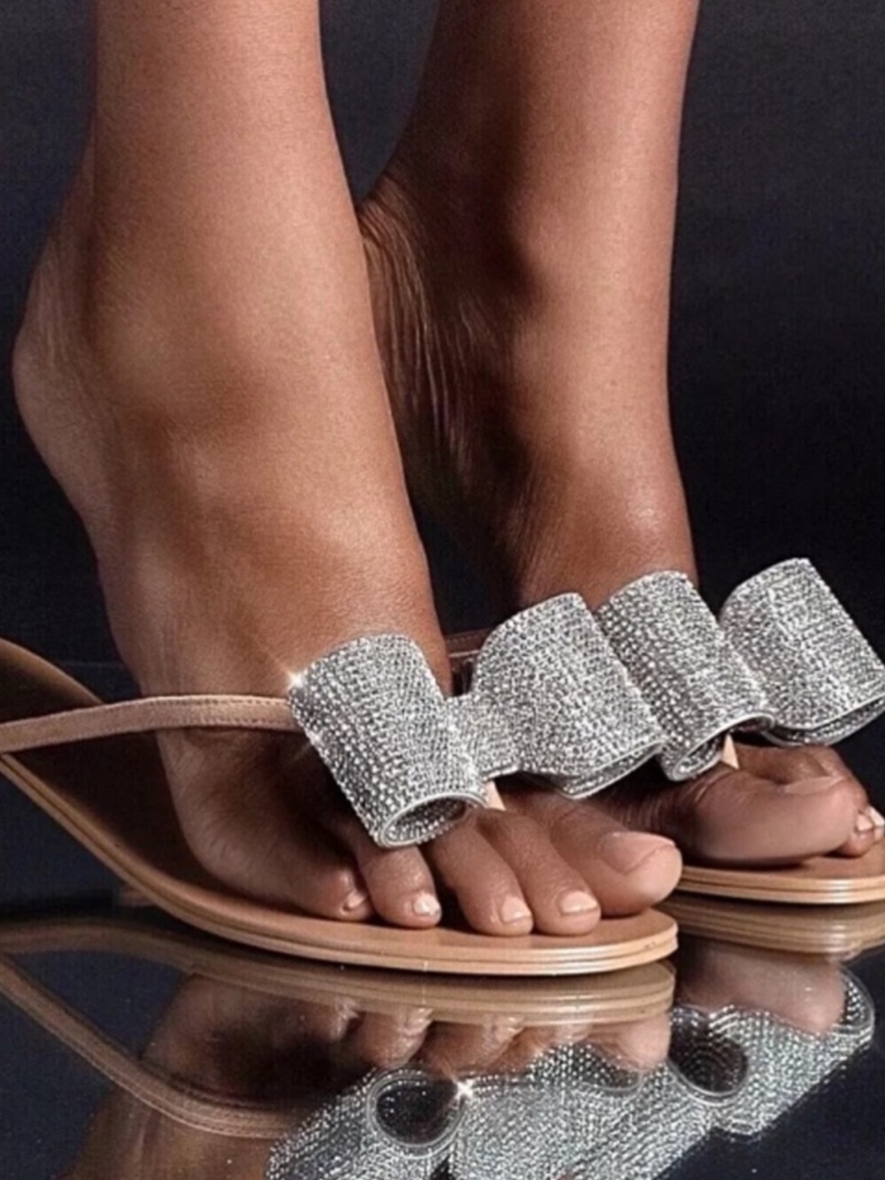 Aminah Abdul Jillil Soleil Clear Rhinestone Bow Thong Sandals 9 EUC
